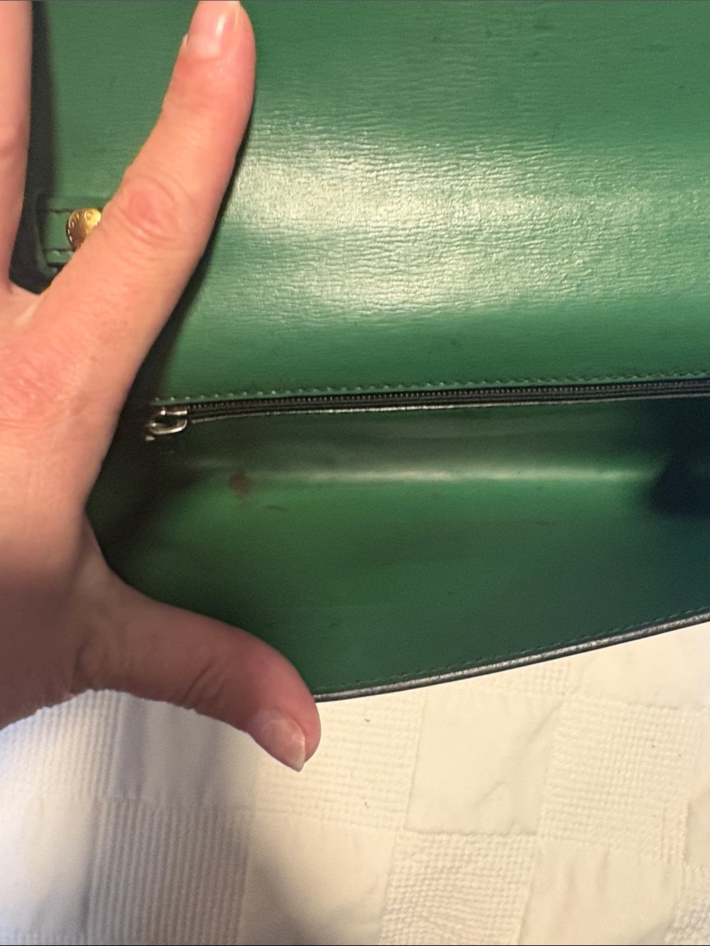 Louis Vuitton EPI Green Crossbody Bag with Gold Clasp. Comes with COA. In GUC - Picture 12 of 15